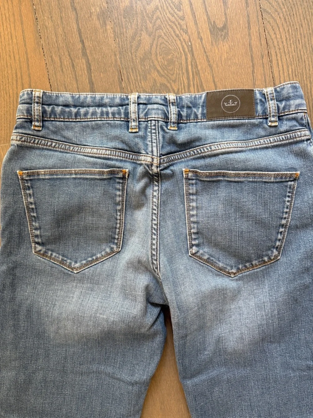 Peter Millar Crown Crafted Men's 32 Waist Med. Blue Relaxed Fit Jeans 27” Inseam